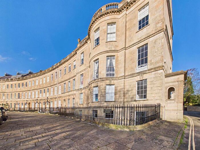 2 Bedroom Apartment For Sale In Lansdown Crescent, Bath, BA1