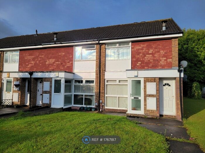 1 Bedroom Flat To Rent In Turnberry Avenue, Leeds, LS17