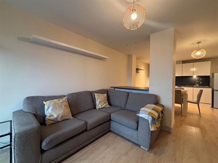2 Bedroom Flat To Rent In Galleon Way, Cardiff, CF10