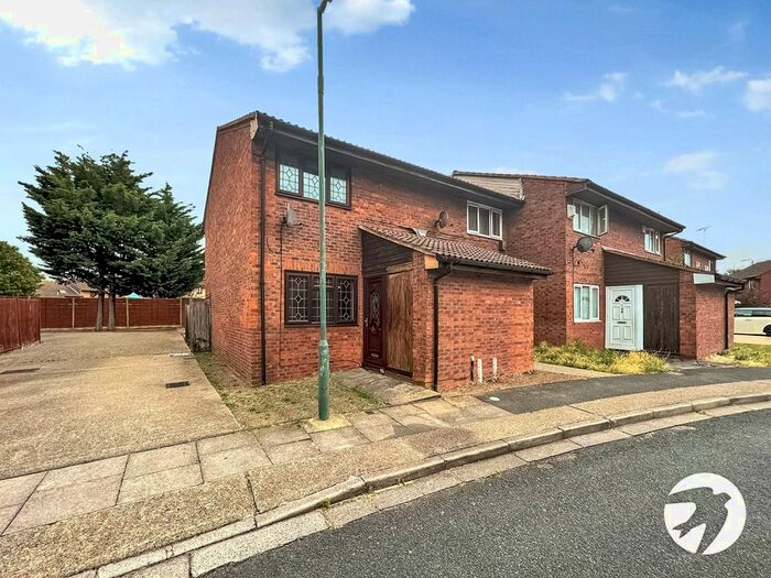 2 Bedroom Detached House To Rent In Surlingham Close, London, SE28