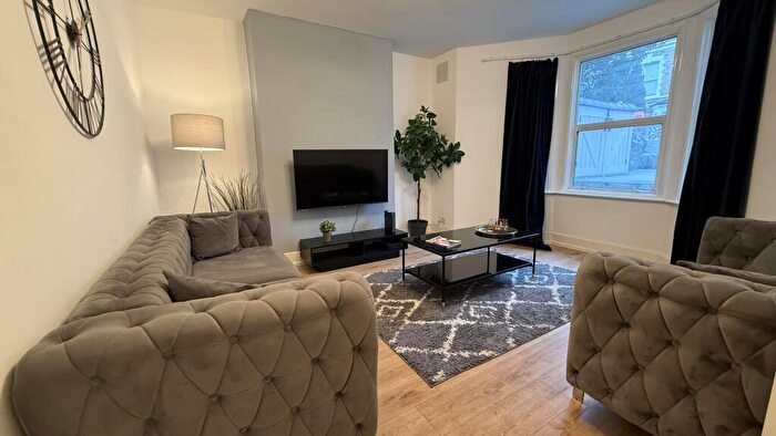 2 Bedroom Terraced House To Rent In Farleigh Road, Stoke Newington, N16