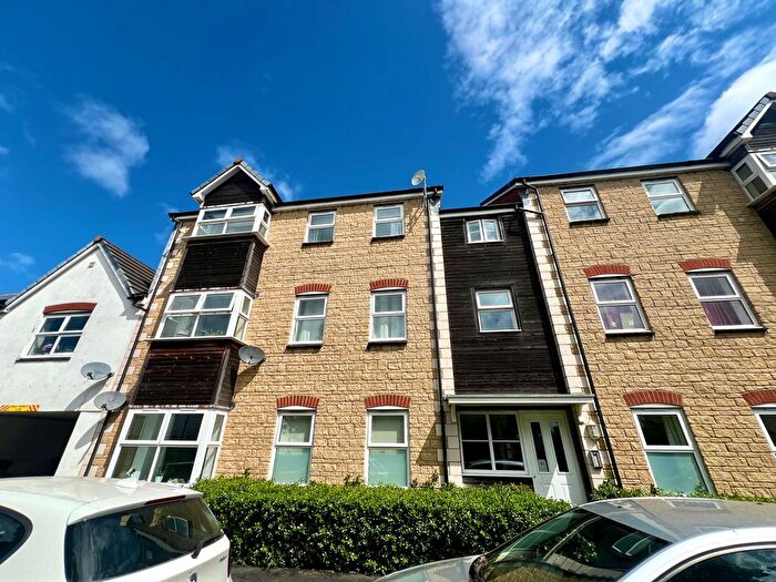 2 Bedroom Flat To Rent In Chaucer Grove, Exeter, EX4