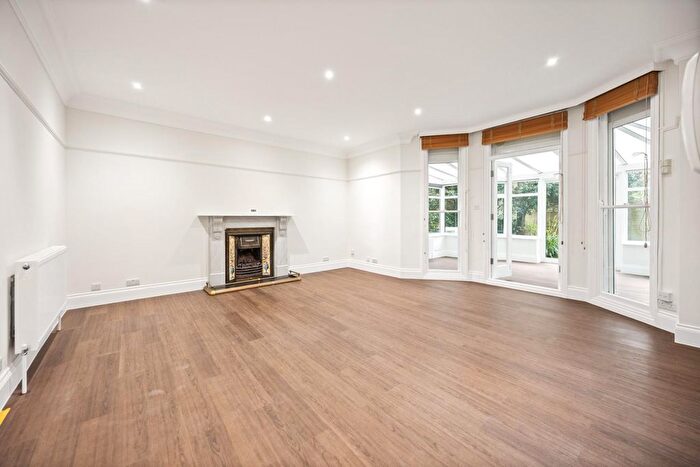 3 Bedroom Flat To Rent In King Henrys Road, London, NW3