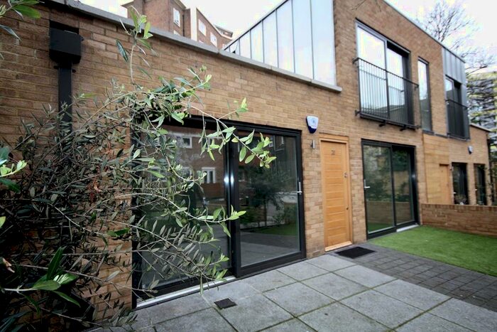 2 Bedroom Flat To Rent In Embassy Lodge Green Lanes, Stoke Newington, N16