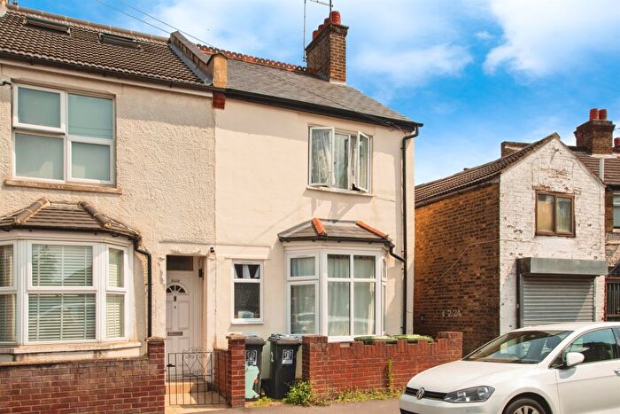 1 Bedroom Flat To Rent In Harwoods Road, Watford, WD18