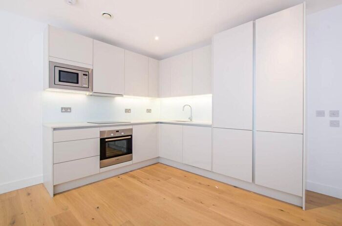 2 Bedroom Flat To Rent In Cobalt Place, Battersea, London, SW11