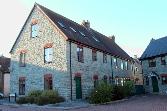 2 Bedroom Flat To Rent In Fountain Place, High Street, Henstridge, Templecombe, Somerset, BA8