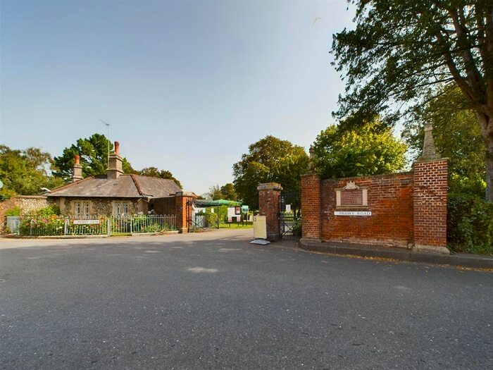 2 Bedroom Flat For Sale In Guildhall Street, Chichester, PO19