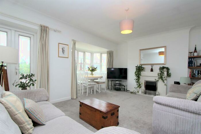 2 Bedroom Apartment To Rent In Whittington Court, Aylmer Road, East Finchley, N2