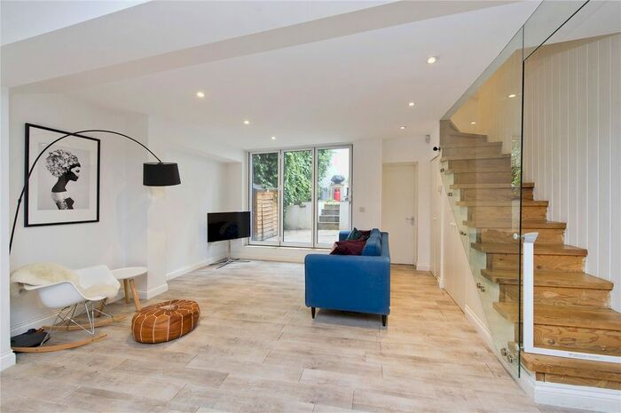 2 Bedroom Flat To Rent In Penzance Place, Holland Park, London, Uk, W11