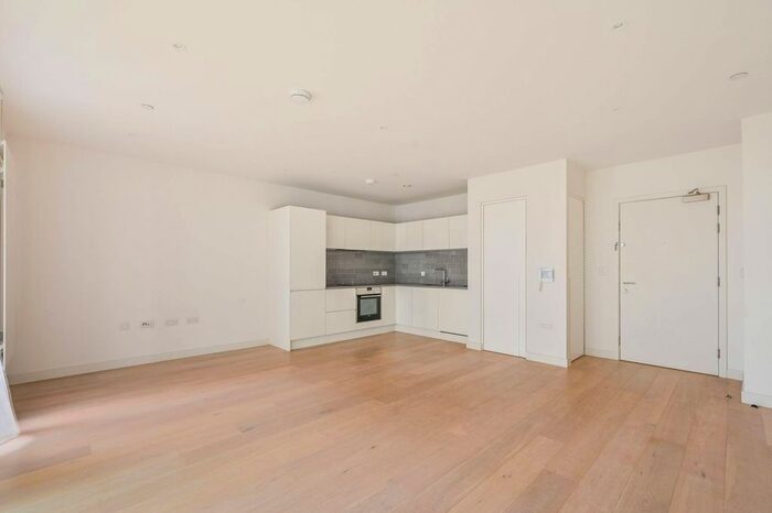 1 Bedroom Flat To Rent In Liner House, , Royal Docks, London, E16