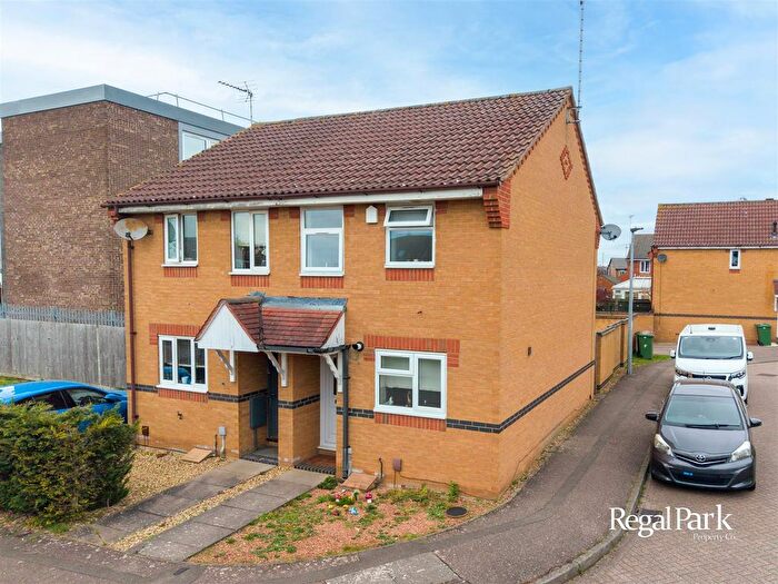 2 Bedroom Semi Detached House For Sale In Coltsfoot Drive, Woodston, Peterborough, PE2