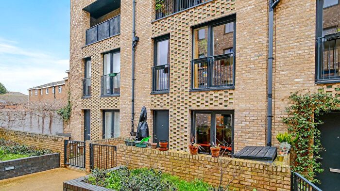 2 Bedroom Flat For Sale In Westferry Rd, London, E14
