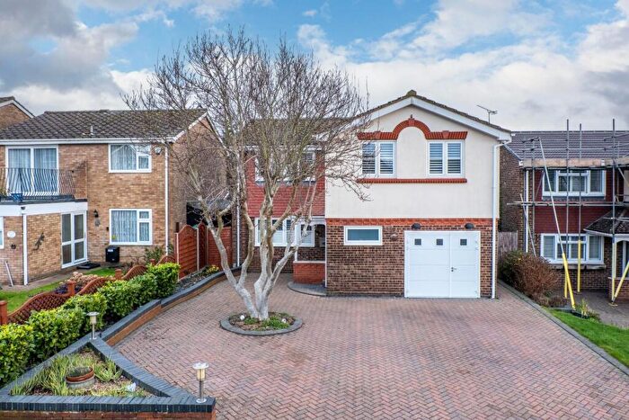 4 Bedroom Detached House For Sale In Carisbrooke Road, Rochester, ME2