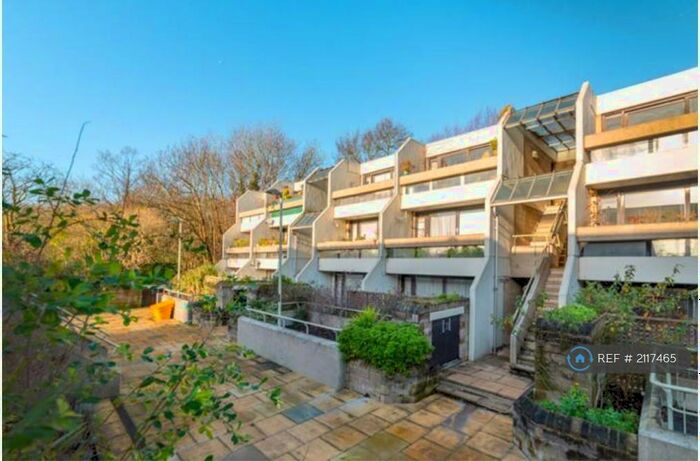 3 Bedroom Flat To Rent In Lulot Gardens, London, N19