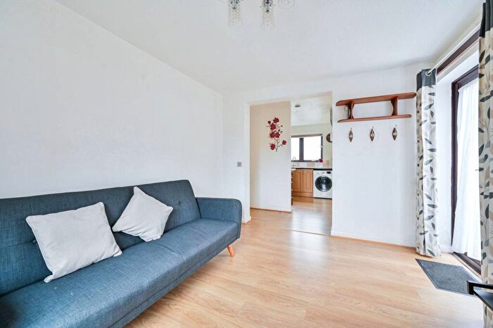 1 Bedroom Flat For Sale In Capstan Way, Canada Water, London, SE16