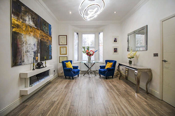 5 Bedroom Terraced House To Rent In Vicarage Lane, E15