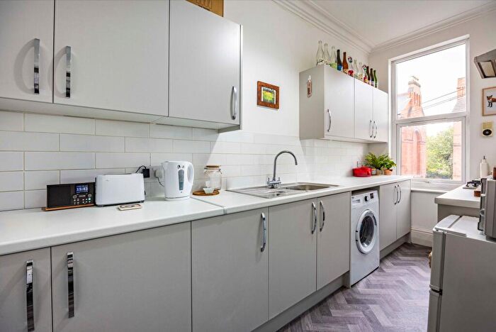 1 Bedroom Flat To Rent In Foxhall Road, Nottingham, NG7