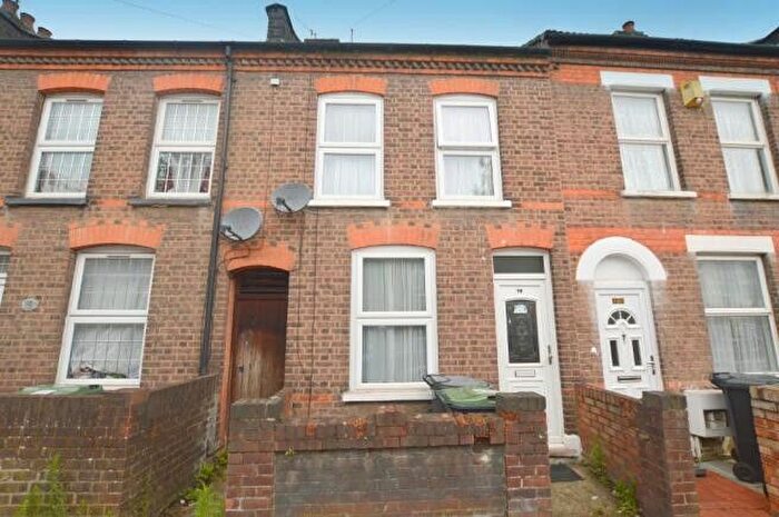 3 Bedroom Terraced House For Sale In Ash Road, Luton, LU4