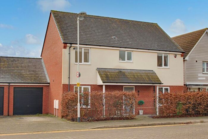 4 Bedroom Detached House For Sale In Cockrells, St. Neots, PE19