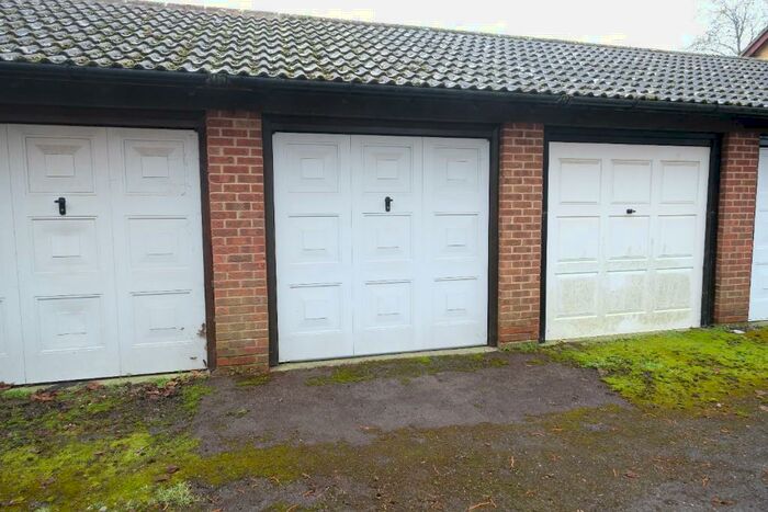Garage / Parking To Rent In Evergreen Close, SO40