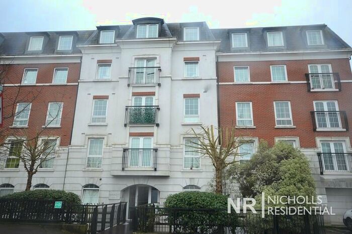 1 Bedroom Flat To Rent In Central Walk, Station Approach, Epsom, Surrey., KT19