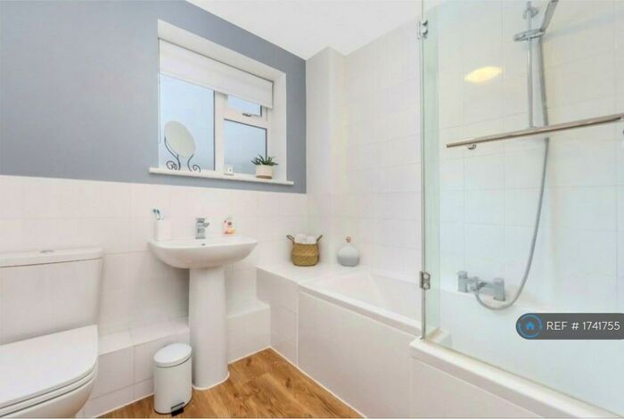 1 Bedroom Flat To Rent In Slipshatch Road, Reigate, RH2