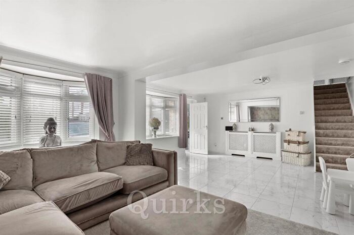 5 Bedroom Semi-Detached House For Sale In Feering Road, Billericay, CM11