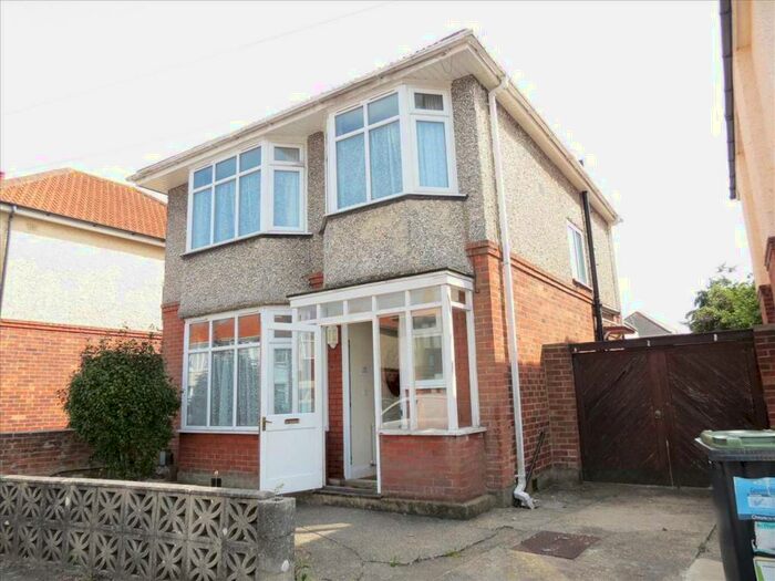 4 Bedroom Detached House To Rent In Coombe Gardens, Ensbury Park, Bournemouth, BH10