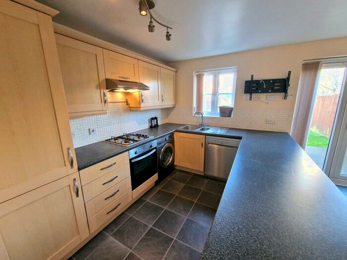 4 Bedroom Town House To Rent In Bluebell Way, Carterton, OX18