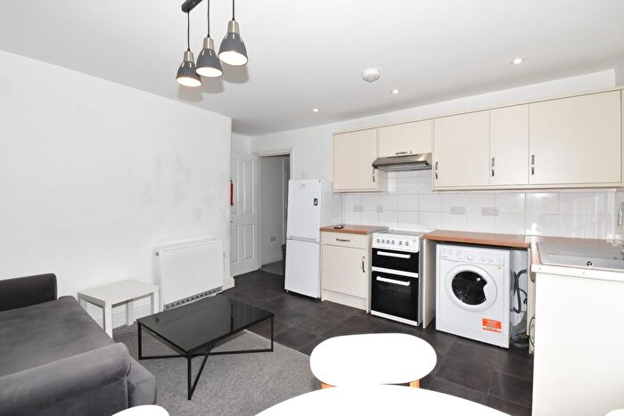 2 Bedroom Flat To Rent In High Street, Falmouth, TR11