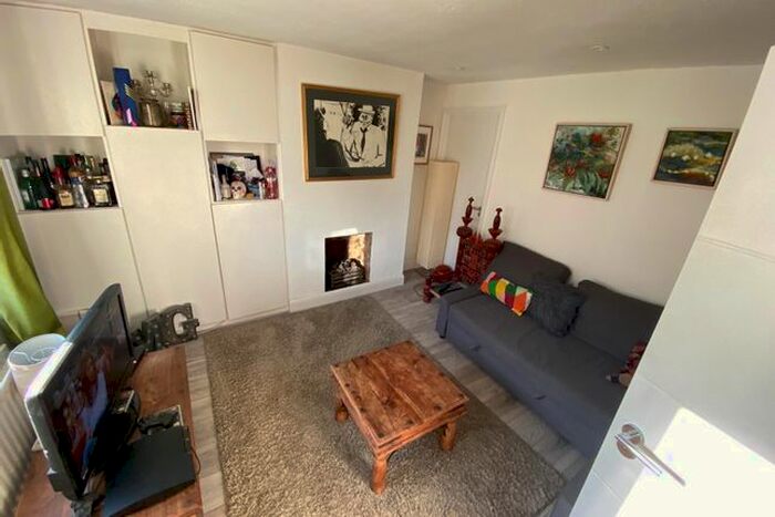 4 Bedroom Flat To Rent In Haldane Close, London N10