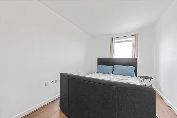 2 Bedroom Flat For Sale In Ruby Tuesday Drive, Dartford, Kent, DA1