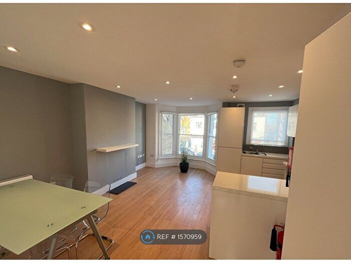 3 Bedroom Flat To Rent In Northfield Avenue, London, W13