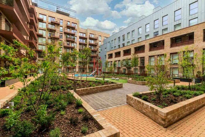 3 Bedroom Flat To Rent In Thames Road, London, E16