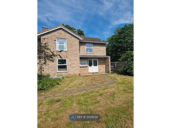 3 Bedroom Semi-Detached House To Rent In Knights Way, Cambridge, CB24