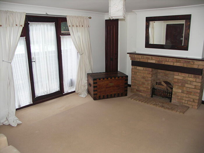 2 Bedroom Flat To Rent In Bassetsbury Lane, High Wycombe, HP11