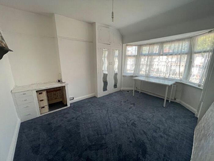3 Bedroom Flat To Rent In Church Road, Hanwell, W7