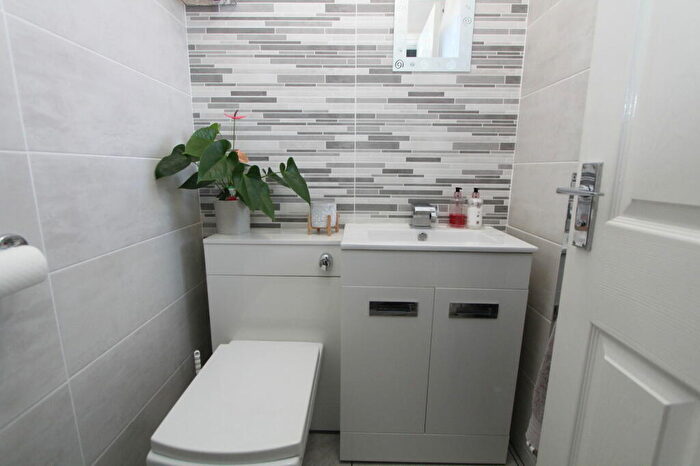 4 Bedroom Detached House For Sale In View Point, Tividale, Oldbury., B69