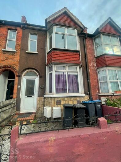2 Bedroom Flat To Rent In High Street Colliers Wood, Colliers Wood, London, SW19