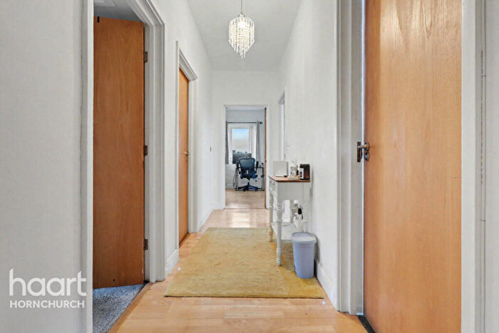 2 Bedroom Flat For Sale In Appleton Way, Hornchurch, RM12