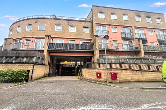 1 Bedroom Flat For Sale In Wooldridge Close, Feltham, TW14