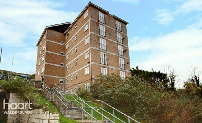 1 Bedroom Apartment For Sale In Longhill Avenue, Chatham, ME5