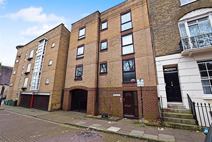 1 Bedroom Flat To Rent In Emmerdale Court, Southampton, Hampshire, SO14