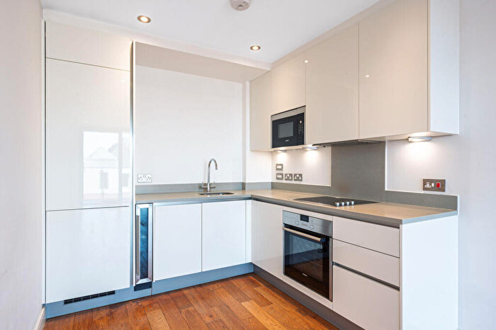 1 Bedroom Flat For Sale In Regents Park Road, Finchley Central, London, N3