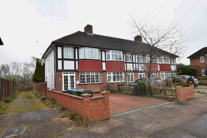 3 Bedroom Semi-Detached House To Rent In Chatsworth Gardens, New Malden, KT3