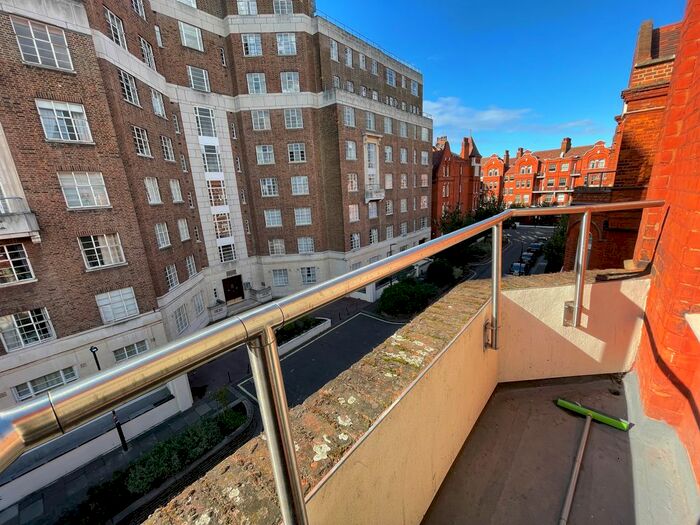 3 Bedroom Flat To Rent In Hamlet Gardens, Hammersmith, London, W6