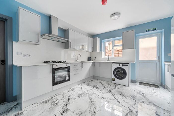 1 Bedroom Detached House To Rent In Montague Road, Slough, SL1