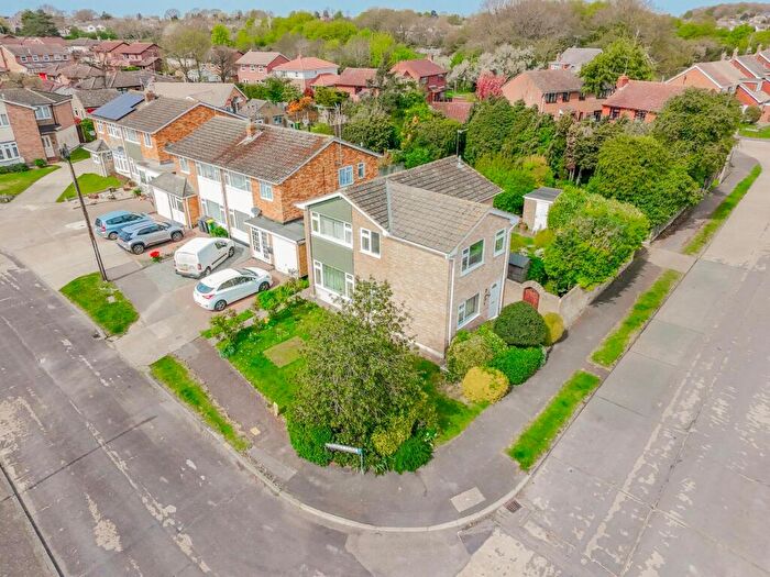 4 Bedroom Detached House For Sale In Albert Close, Rayleigh, SS6