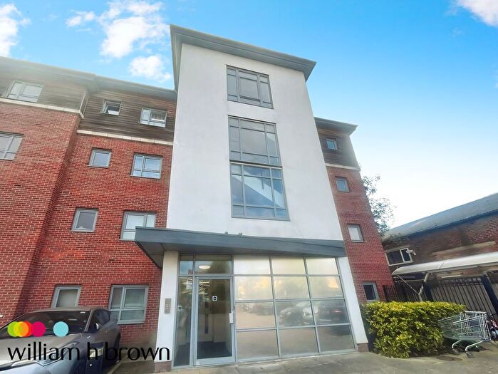 2 Bedroom Flat To Rent In Riverside Close, Romford, RM1